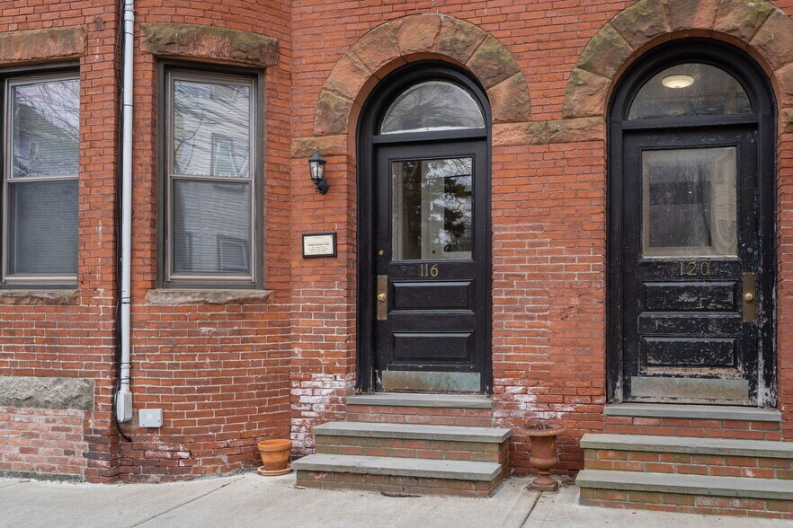 Building Photo - 116 Brook St