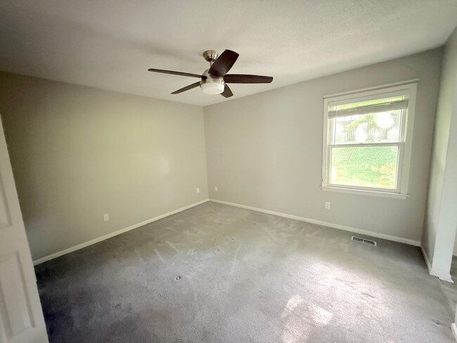 Building Photo - Nice Split Level in North Kansas City