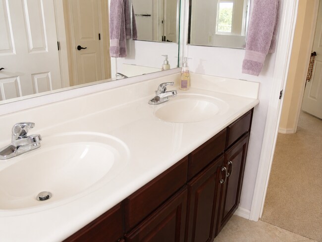 Building Photo - Spacious 5-Bedroom Gilbert Home with a Sparkling Pool!