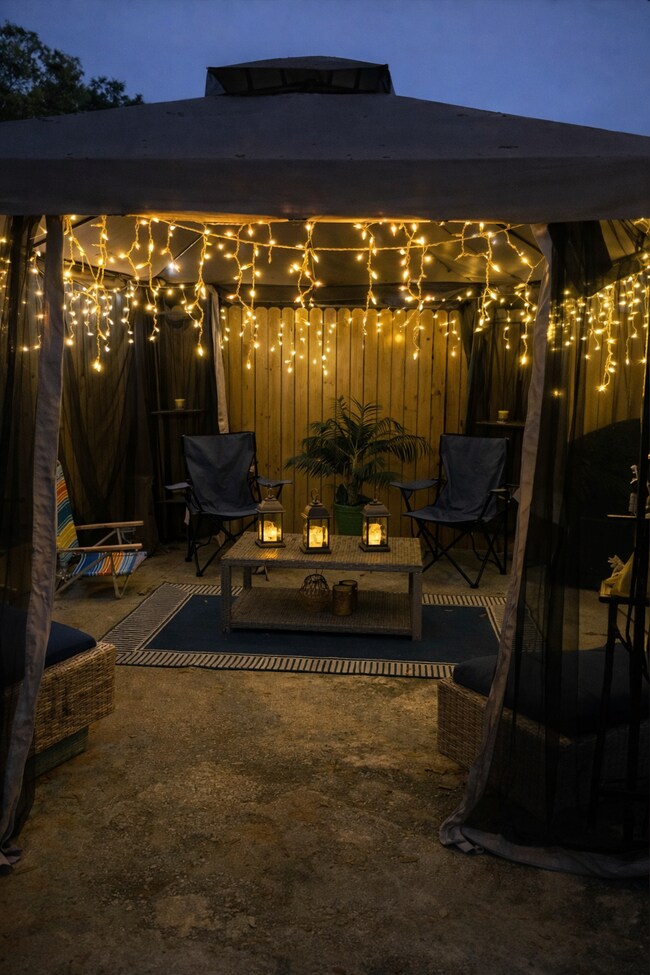 Building Photo - 1204 E Lambright St