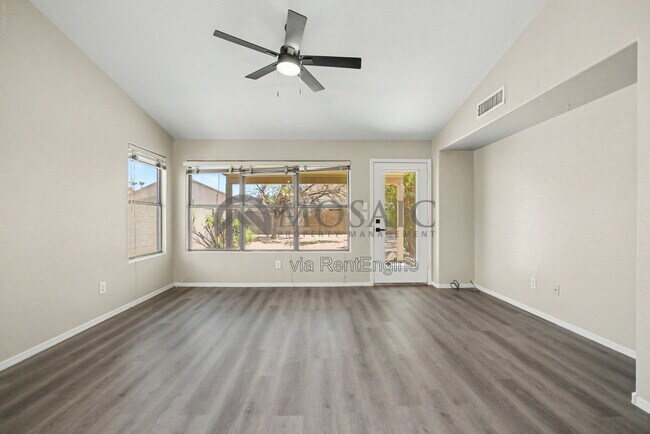 Building Photo - 2033 E Willow Wick Rd