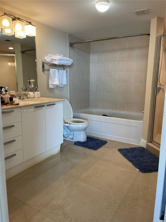 Building Photo - 16699 Collins Ave