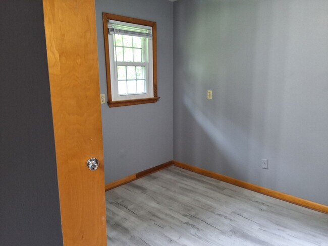 Building Photo - Comfy 2 Bedroom, 2 Bath Duplex located in ...