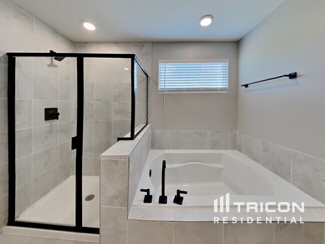 Building Photo - 176 Millbrook Dr