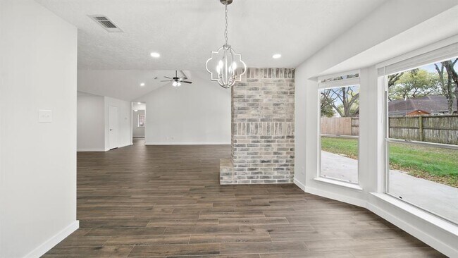 Building Photo - 2121 Aberdeen Dr