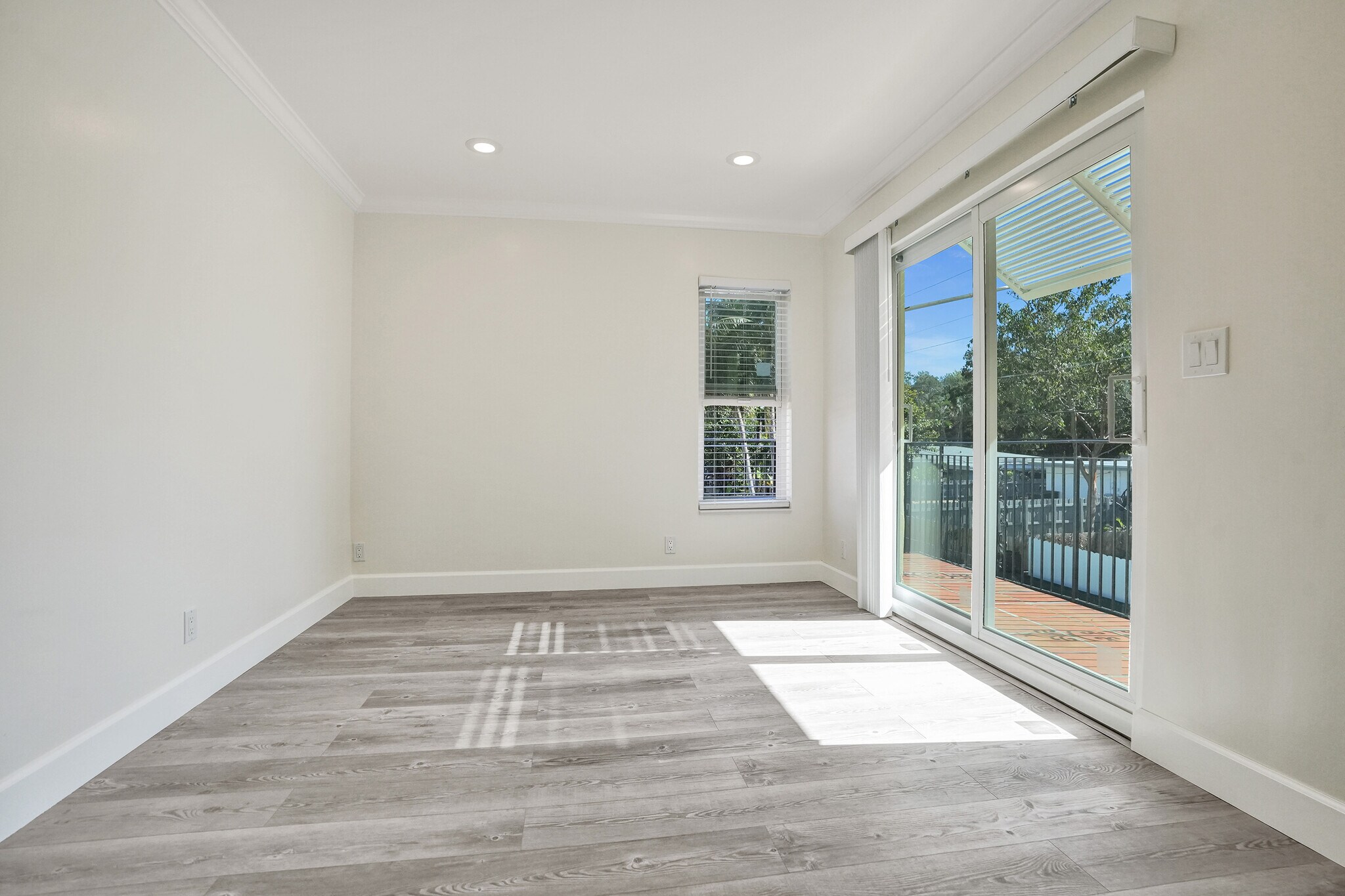 Building Photo - 960 SW 28th St