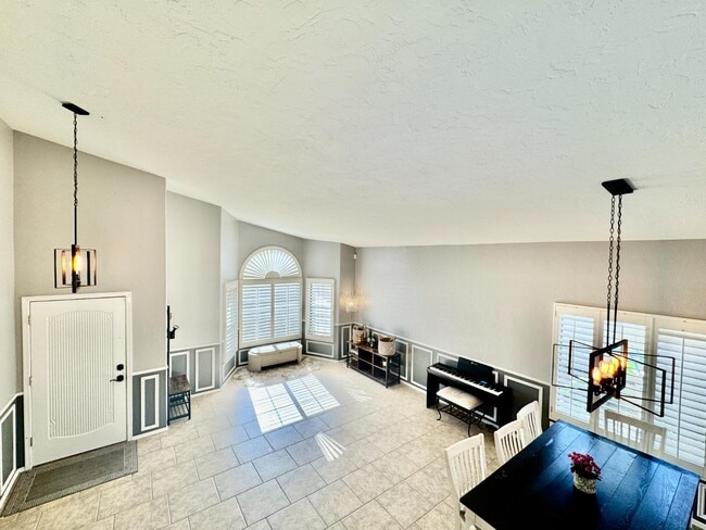 Building Photo - 12768 N Lantern Way