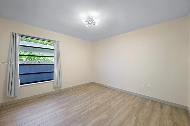 Building Photo - 5746 SW 53rd Terrace