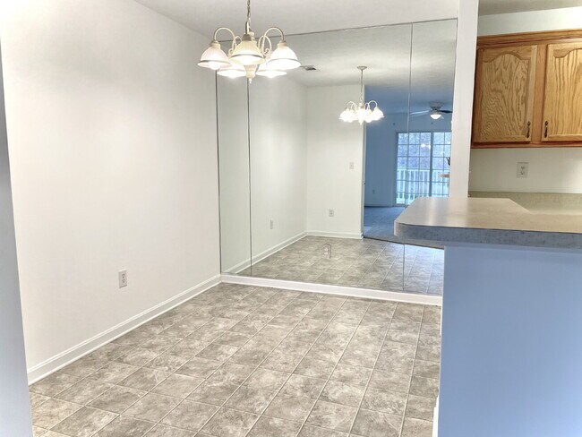 Building Photo - "2-Bed, 2-Bath apartment on Stonestreet Road only $1100 monthly!"