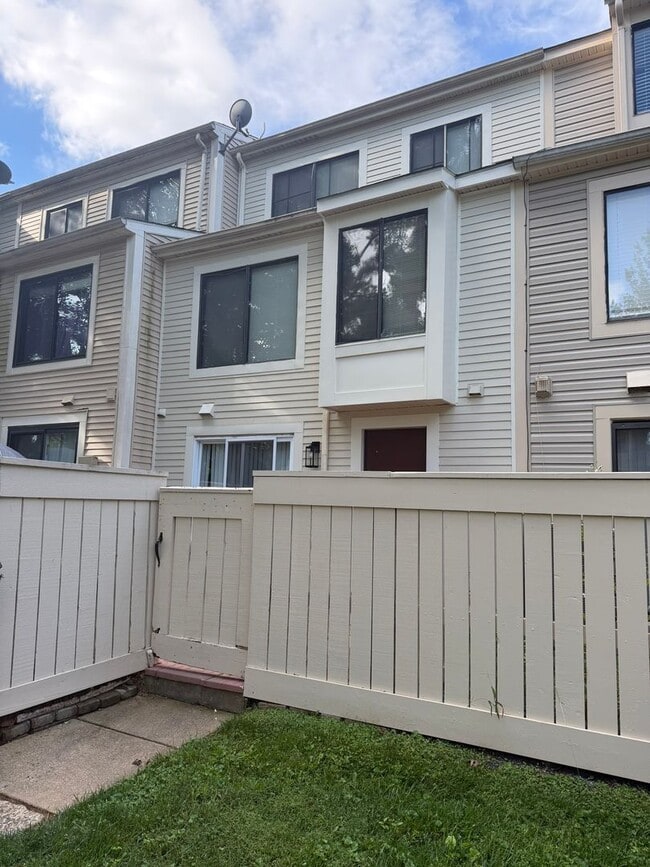 Building Photo - 8872 Welbeck Way