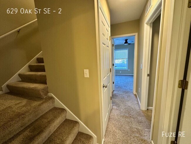 Building Photo - 629 SE Oak St