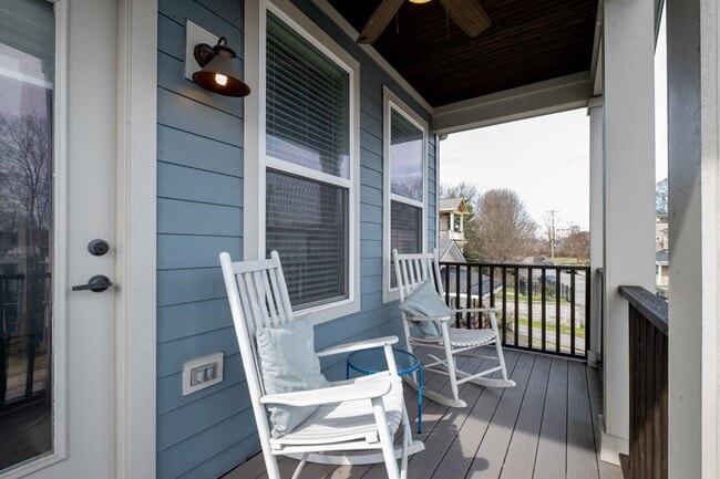 Building Photo - 1811B 6th Ave N