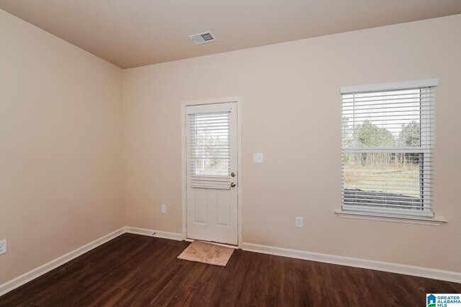 Building Photo - 124 Clover Ln