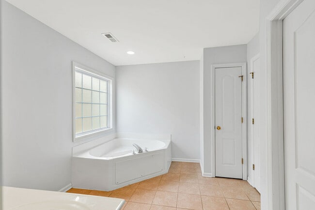 Building Photo - 209 Triton Ln