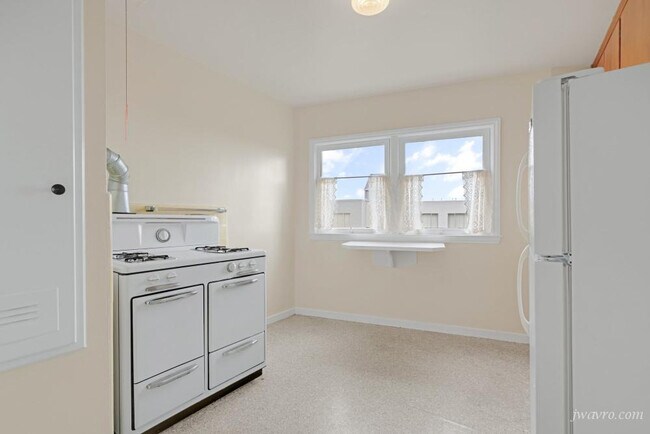 Building Photo - 401 Corbett Ave