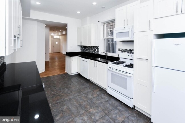 Building Photo - 104 R St NE