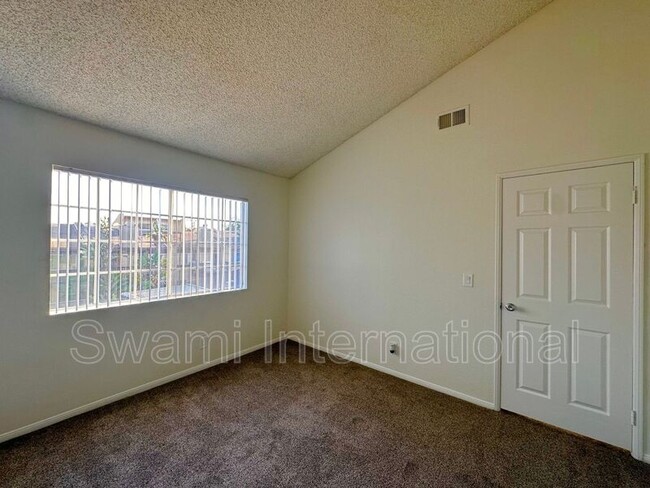 Building Photo - 14620 Berendo Ave