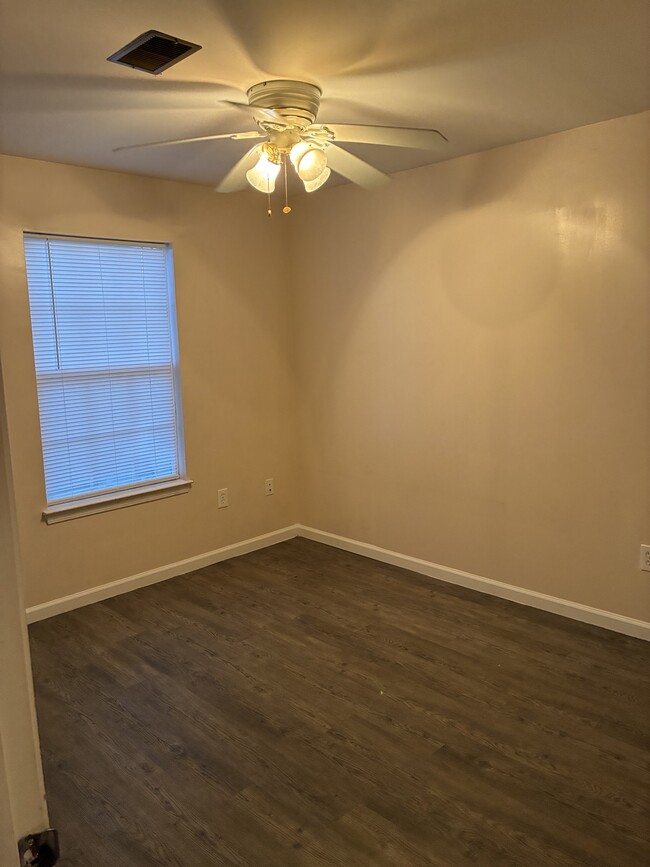 Building Photo - 389 Clark Ave