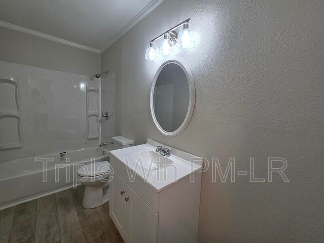 Building Photo - 202 Rosemary Ln