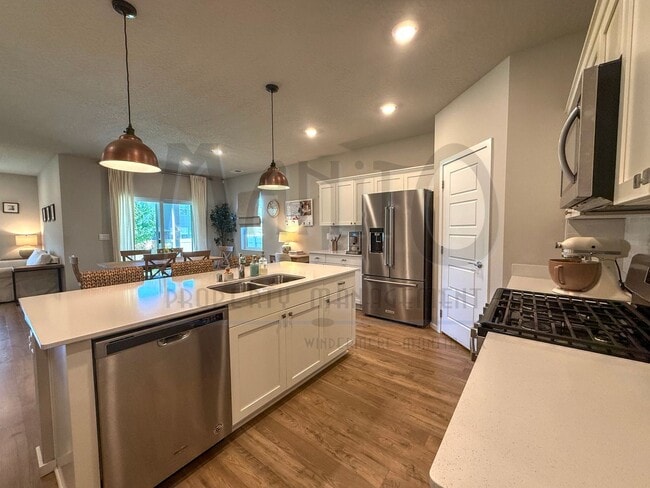 Building Photo - Stunning Windhaven Home