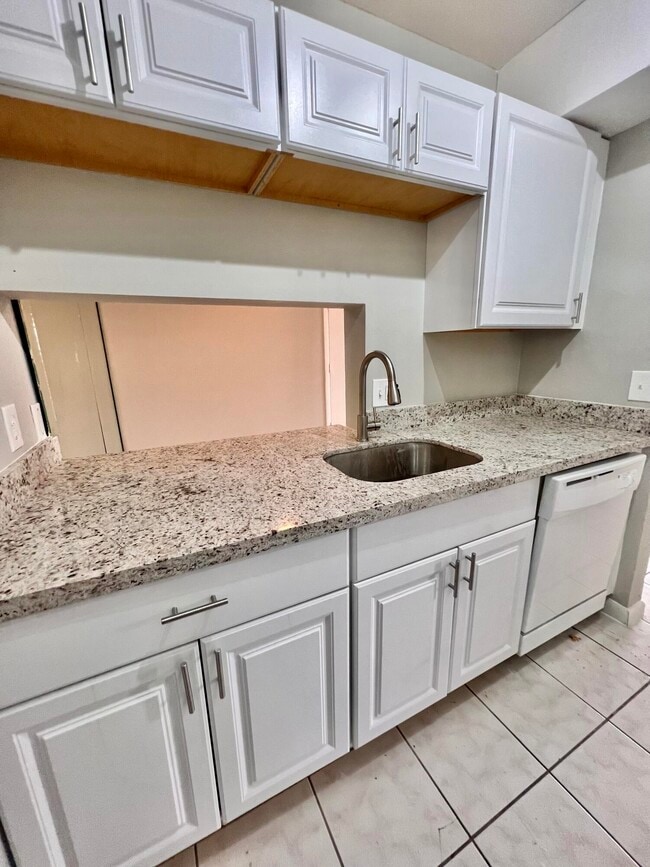 Building Photo - 1766 Abbey Rd