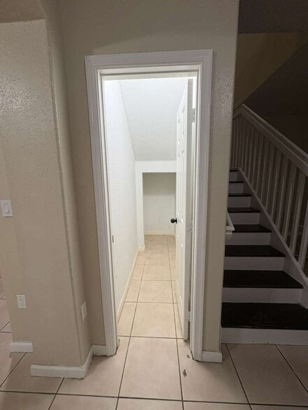 Building Photo - 2819 SE 15th Rd