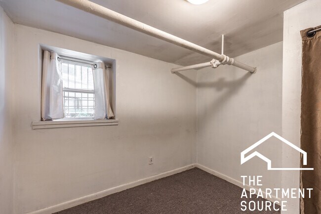 Building Photo - 2527 N Orchard St