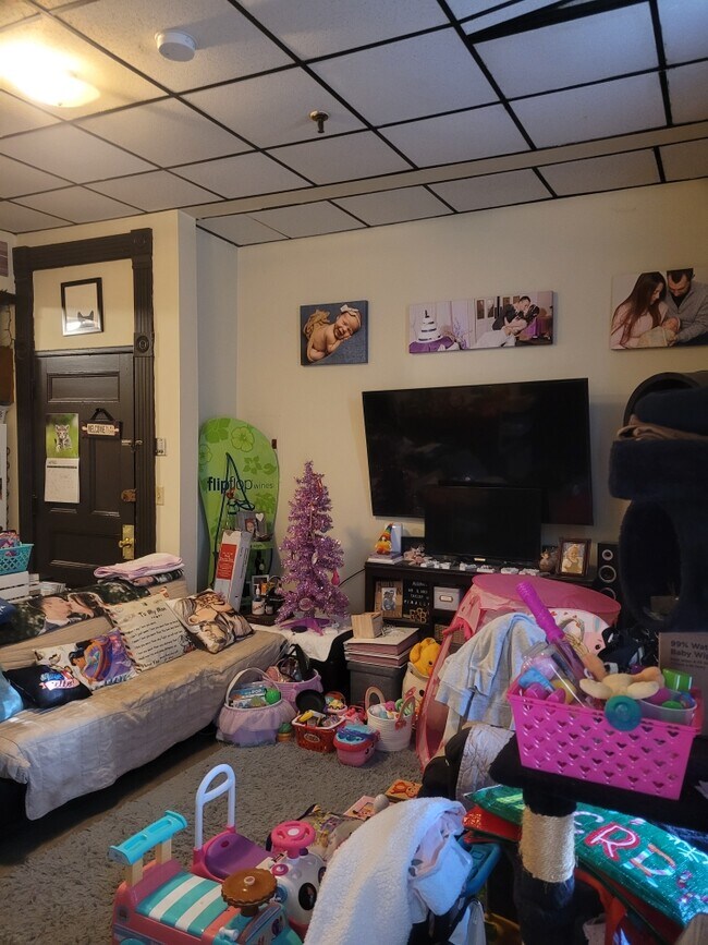 Building Photo - Main Street Apartment in Marlborough
