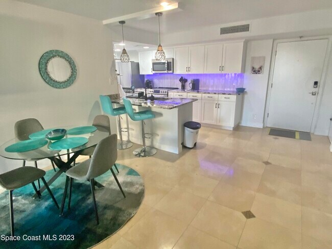 Building Photo - 877 N Hwy A1A