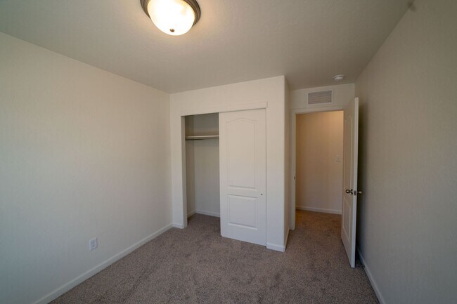 Building Photo - Perfect timing for fall semester! 3 Bedroom 1 1/2 Bath Townhome with Garage