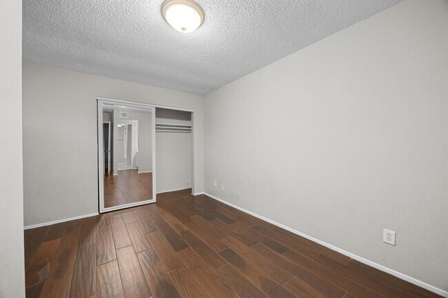Building Photo - 4159 Steck Ave