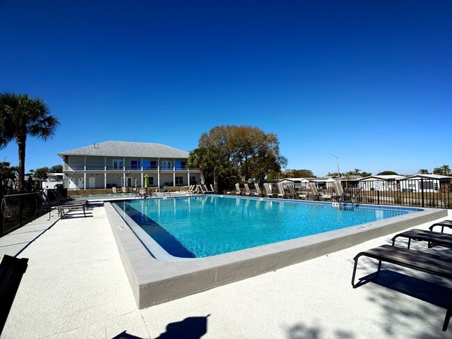 Building Photo - Perfect Location with Amenities Galore!