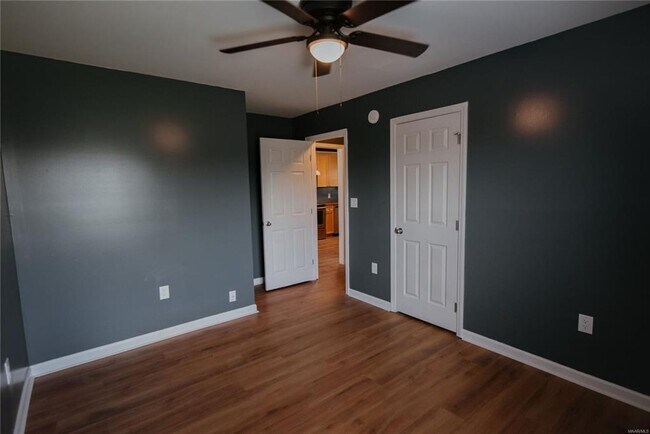 Building Photo - 464 Park Lake Dr