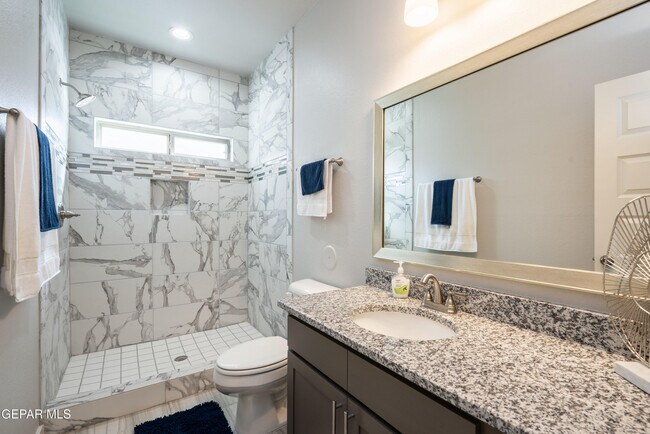 Building Photo - 252 Emerald Sun Dr