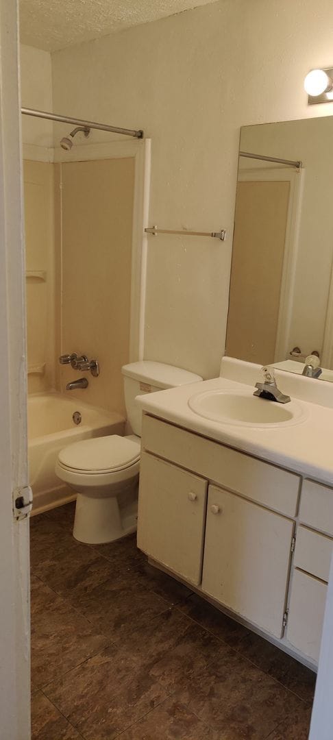 Building Photo - Ground floor One bedroom condo