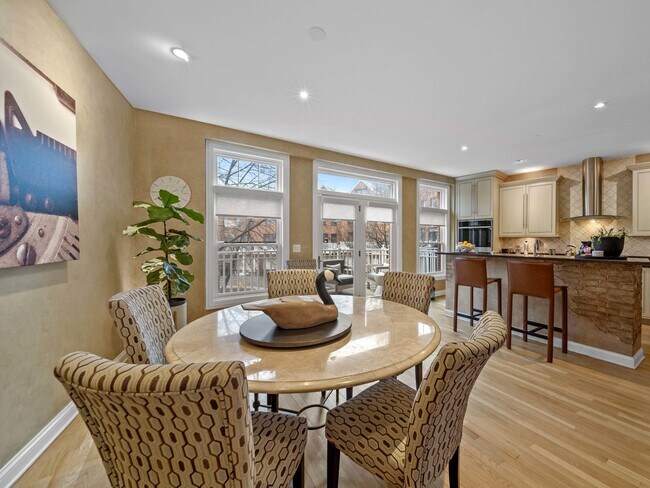 Building Photo - 2048 Valor Ct