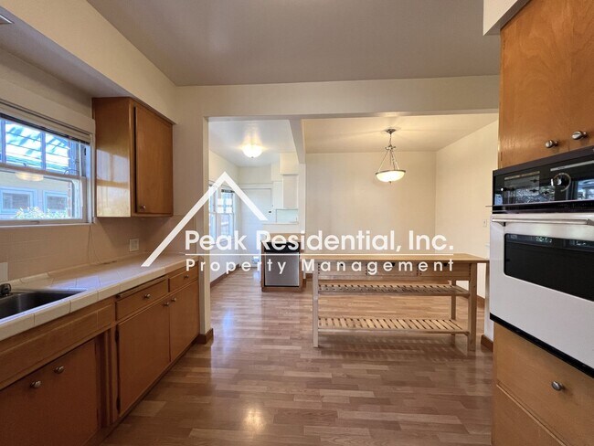 Building Photo - Charming East Sacramento 1bd/1ba - Must See!