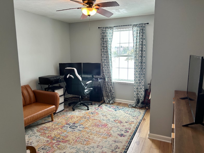 Building Photo - 40020 Selos Rd