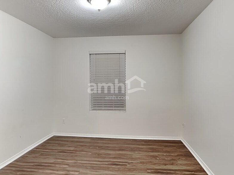 Building Photo - 1211 N Cambrick Dr