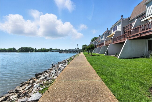 Building Photo - 233 Mill Point Dr