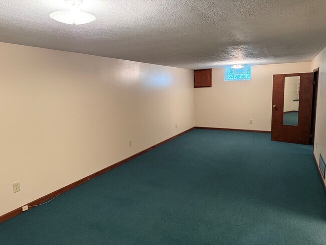 Building Photo - 2900 Thackeray Ave NW