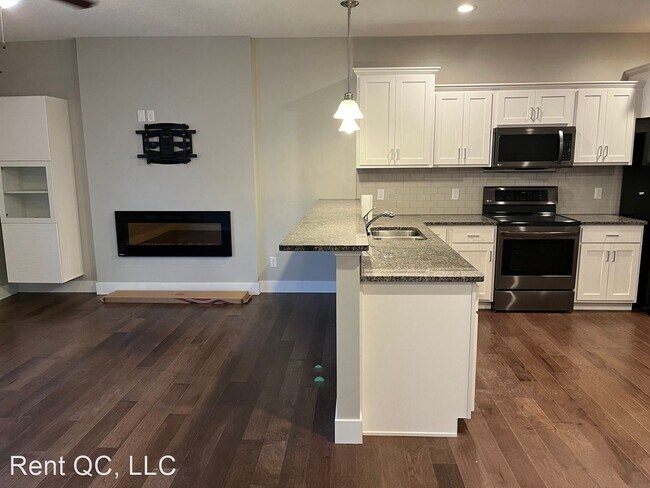 Building Photo - 2 br, 2.5 bath House - 702 Cox Court