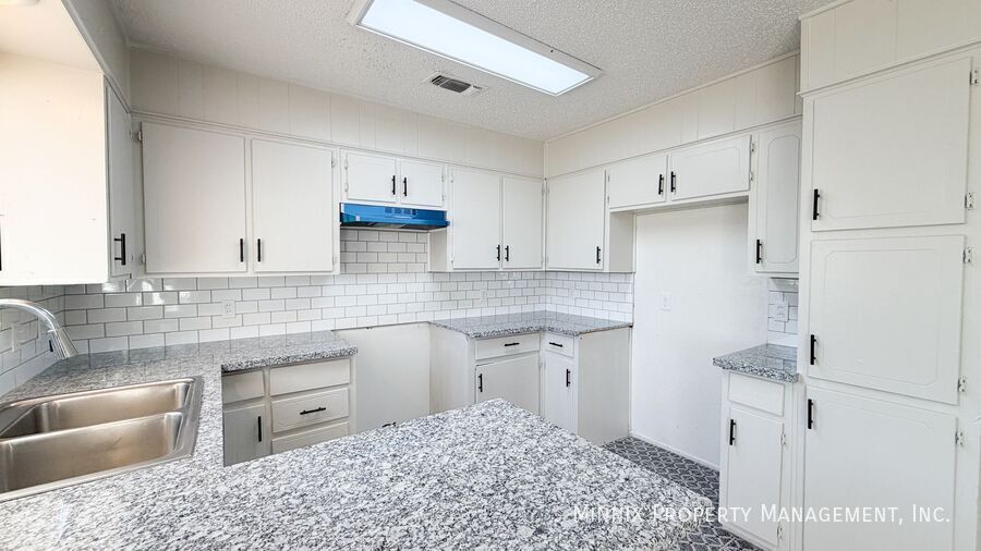 Building Photo - 4615 Grinnell St