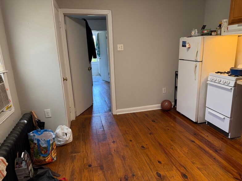 kitchen - 764 S 6th St