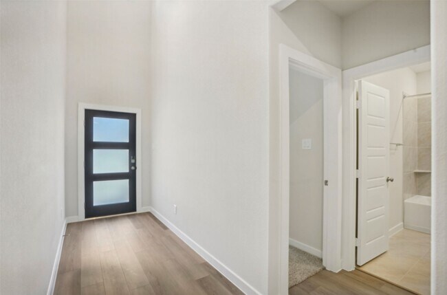 Building Photo - 1567 King Rnch Rd