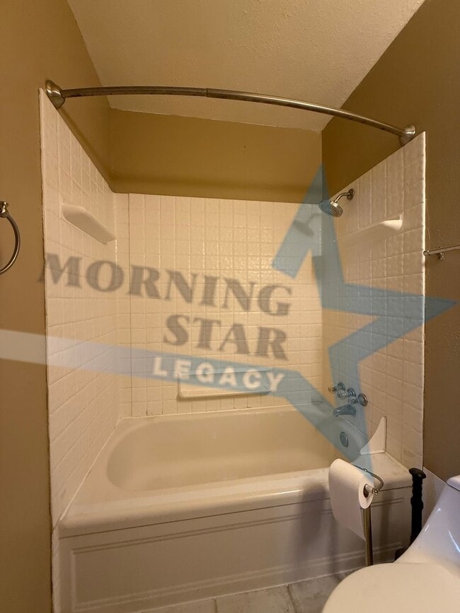 Building Photo - Cute 3-Bedroom with Large Backyard!