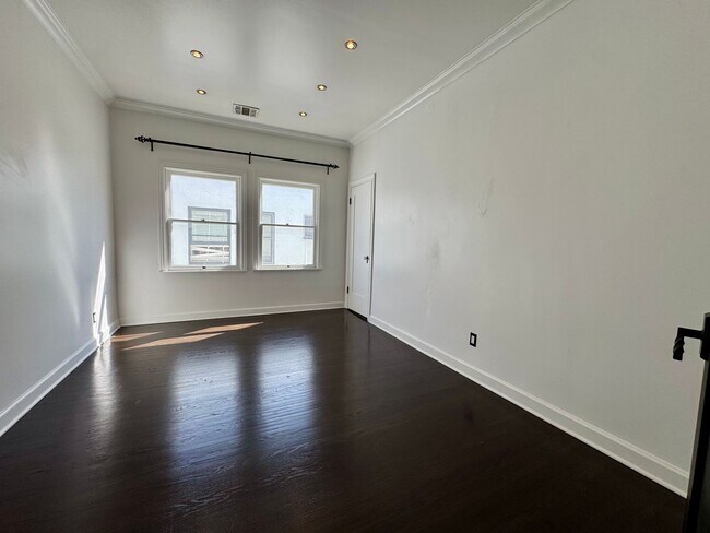 Building Photo - Gorgeous Remodeled Spanish 2+1.5 near the ...