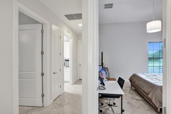 Building Photo - 8210 NW 115th Way