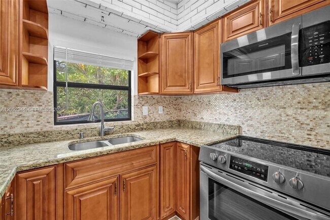 Building Photo - 5096 SW 28th Terrace