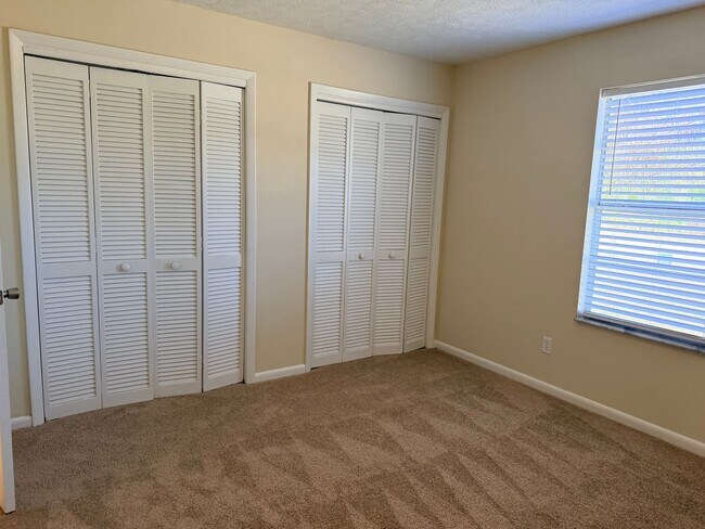 Building Photo - 3 bedroom 2 bath 1 Car Garage Single Family Home